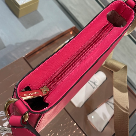 Michael Kors Jet Set Travel Small Messenger Crossbody Bag
Electric Pink 
NWT - Picture 8 of 16